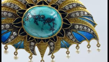 Retro Reverie: Antique Jewelry's Classic Revival