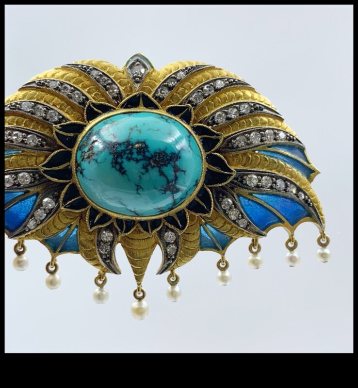 Retro Reverie: Antique Jewelry's Classic Revival