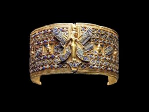 Εκθαμβωτική χλιδή: Αγκαλιάστε τη γοητεία των χρυσών κοσμημάτων