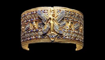 Εκθαμβωτική χλιδή: Αγκαλιάστε τη γοητεία των χρυσών κοσμημάτων