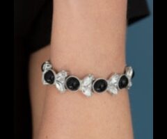 Πλούσιο Oasis: Βυθιστείτε στην υπερβολή των βραχιολιών μας Oasis